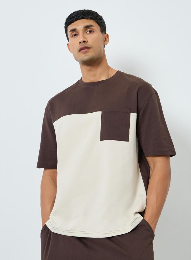 ستايلي طقم منسق من شورت وتيشيرت واسع بنمط كتل الالوان - Image 1